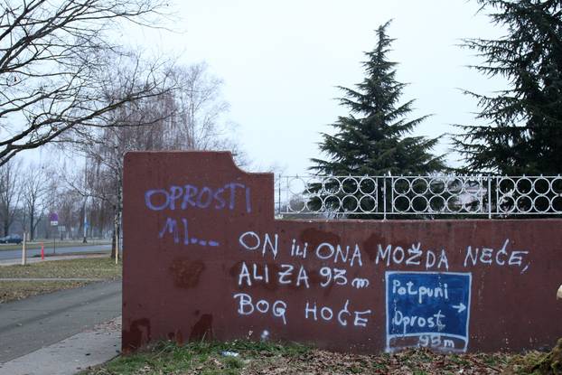 Zagreb: Neobičan grafit u Dubravi