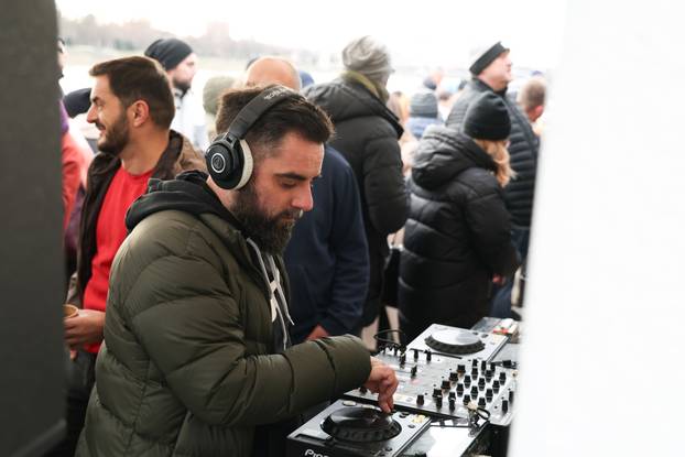 Osijek: Doček australske Nove godine u Beach Bar Bajta