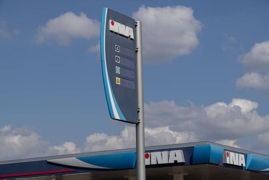 Osijek: Gužve na benzinskim postajama uoči najavljenog poskupljenja goriva