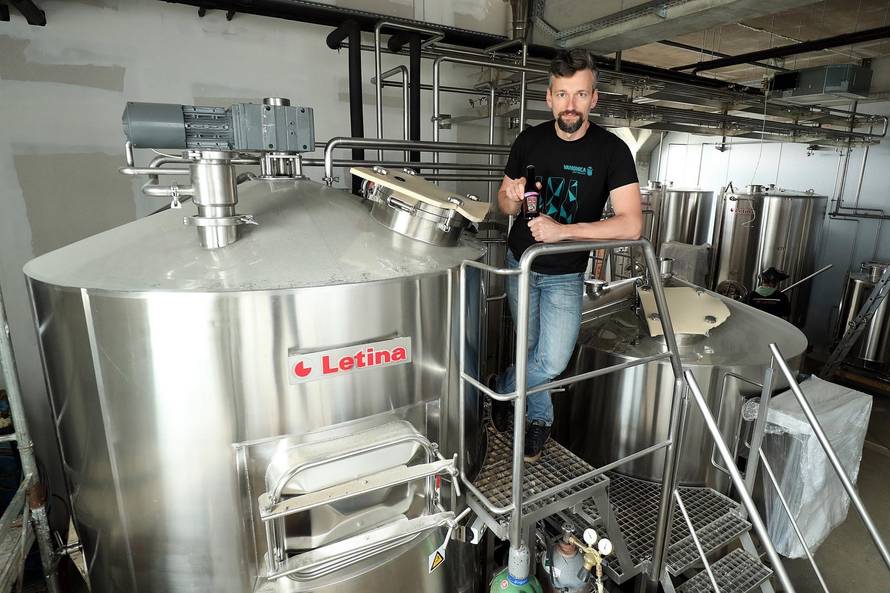 Država kupuje maske iz uvoza, a ne daju da mi izvozimo naše!