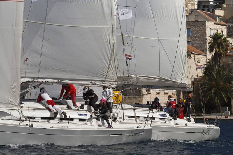 FOTO U Viškoj vali žene opet preuzimaju kormilo: Uskoro kreće deseta regata PMS Žena