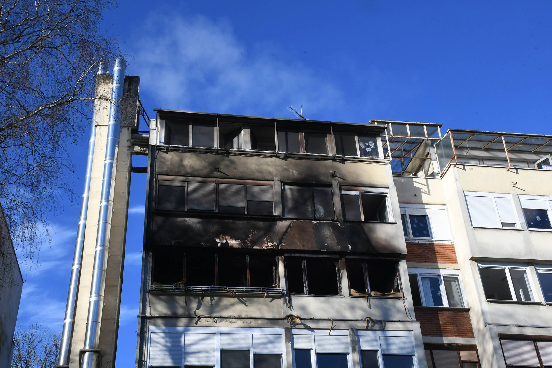 Sisak: Jutro nakon velikog požara koji je izbio u stambenoj zgradi