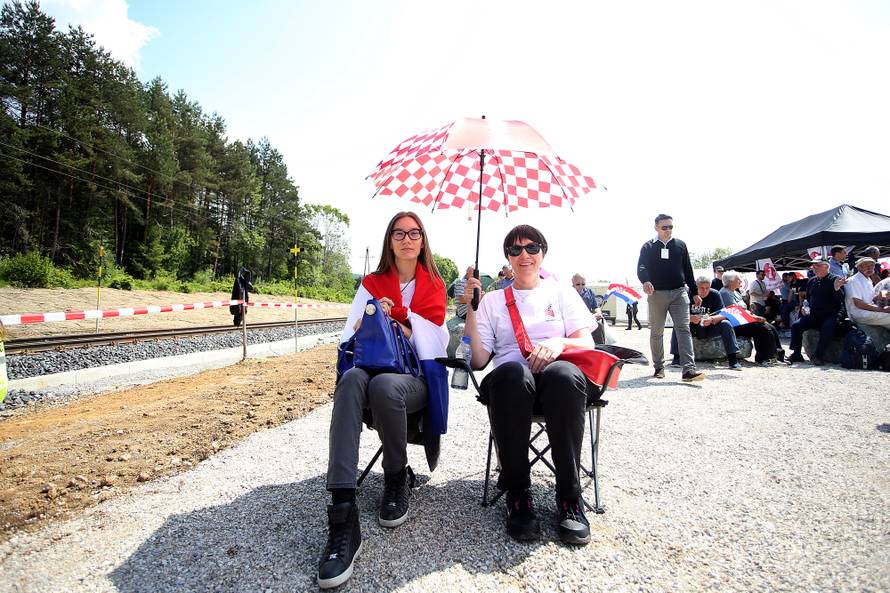 Jandrokovića izviždali: Ovdje smo da odamo počast žrtvama