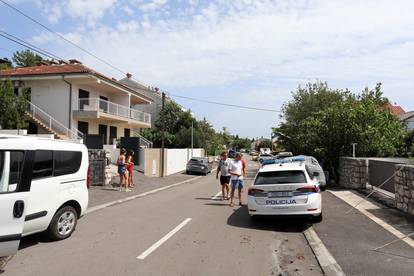 FOTO Kaos u Dramlju i Omišlju: Olujno nevrijeme s tučom porazbijalo stakla na autima