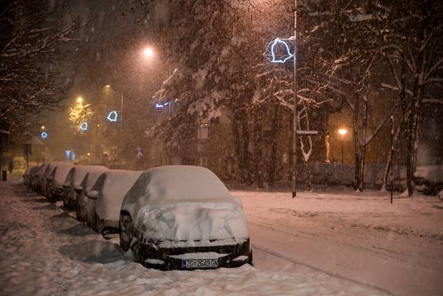 Zagreb: Snijeg pada bez prestanka od jutros