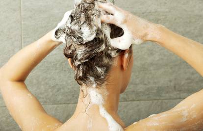 Većini se kosa brzo prlja jer je peru pogrešno - pere se ovako