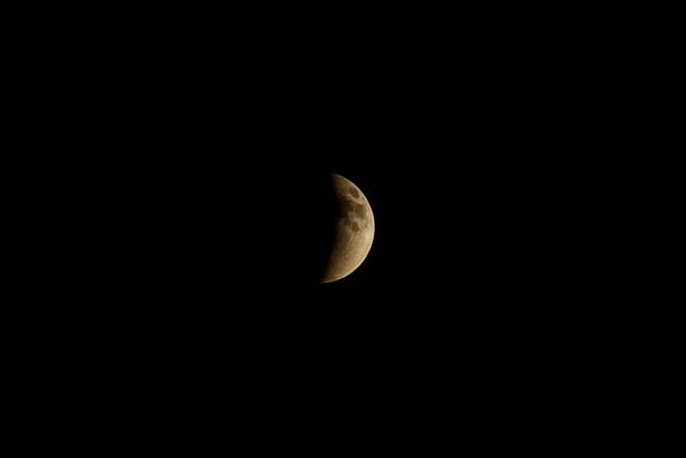 Total lunar eclipse in Emirates
