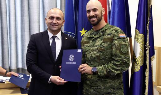 FOTO  Sinkovi&cacute;i, Zub&ccaron;i&cacute; i mnogi potpisali ugovore s MORH-om