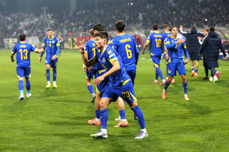 FIFA World Cup - UEFA Qualifiers - Group H - Bosnia and Herzegovina v Romania