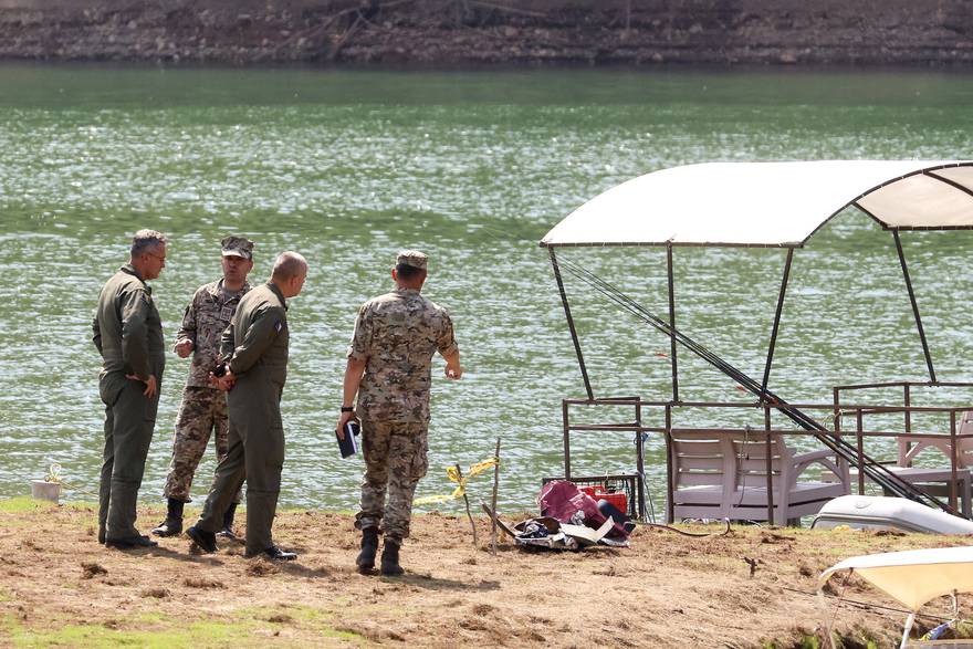 Buturović Polje: Srušio se helikopter vojske BiH u Jablaničko jezero, jedna osoba ozlijeđena