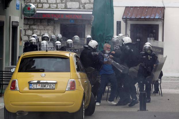 Protest against enthronement of Bishop Joanikije in Cetinje