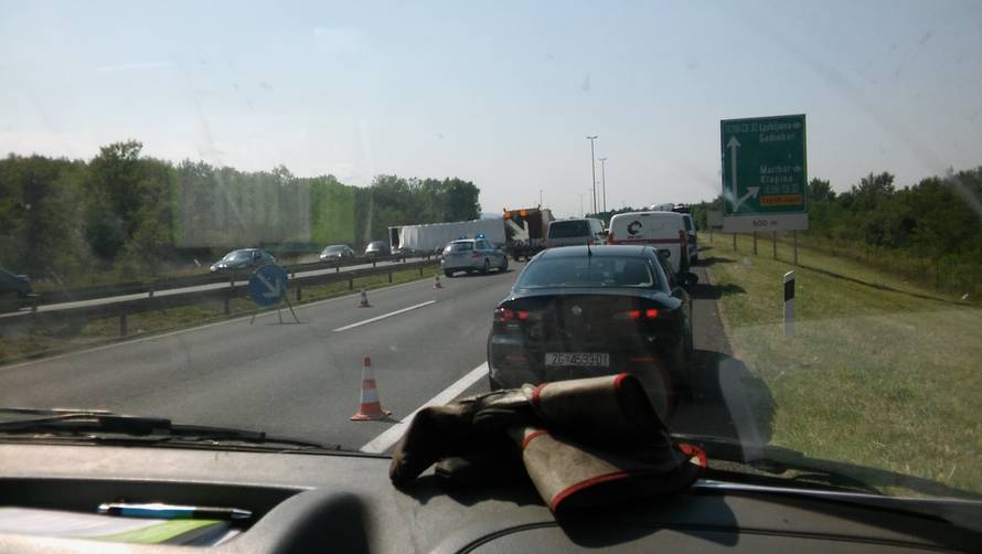 Kaos na obilaznici: Šleper se prevrnuo, uklanjaju ga s ceste