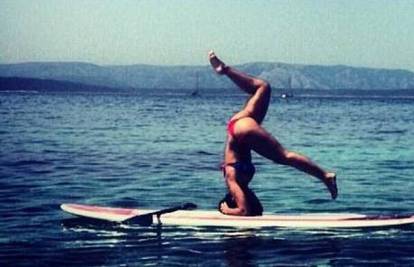 Anamarija je na plaži pokazala svoje umijeće vježbanja joge