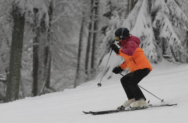 Zagreb: Započela skijaška sezona na Sljemenu 