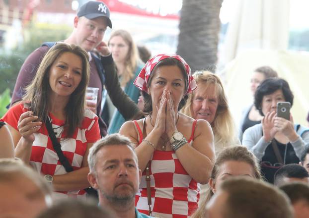 Split: Vatreni navija?i u kafi?ima prate utakmicu Hrvatska - Turska