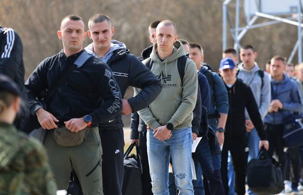 Ministar Anušić i general Kundid na prvom danu TVO-a na Slunju