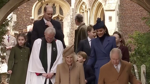 VIDEO Kralj Charles, William i Kate s djecom na božićnoj misi