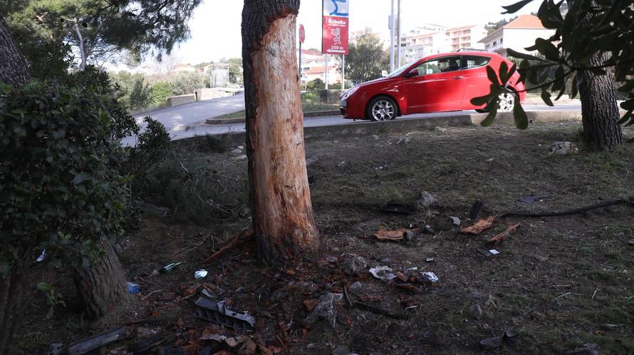 Tragedija kod Trogira: Automobilom se zabili u stablo, dvoje ljudi poginulo