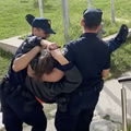 VIDEO Policajci nose Stanislava Zavadlava koji je čekao presudu bratu. Odvjetnik: 'Žalit ćemo se'