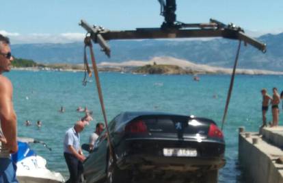 Zaboravio potegnuti ručnu: Na Rabu se sudarili auto i jet-ski