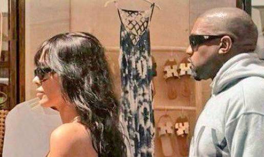 FOTO Bianca i Kanye opet su sve šokirali: Došli u Španjolsku, a ona je šetala okolo polugola!