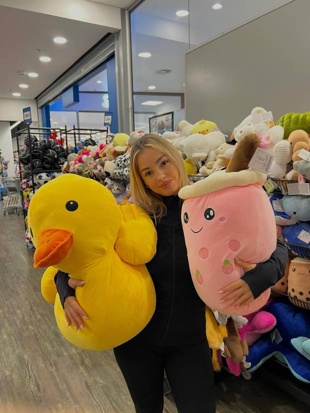 FOTO Evo tko je ljepotica s Opus Arene: Ponosna je Slavonka, na mrežama ju prati tisuće ljudi...