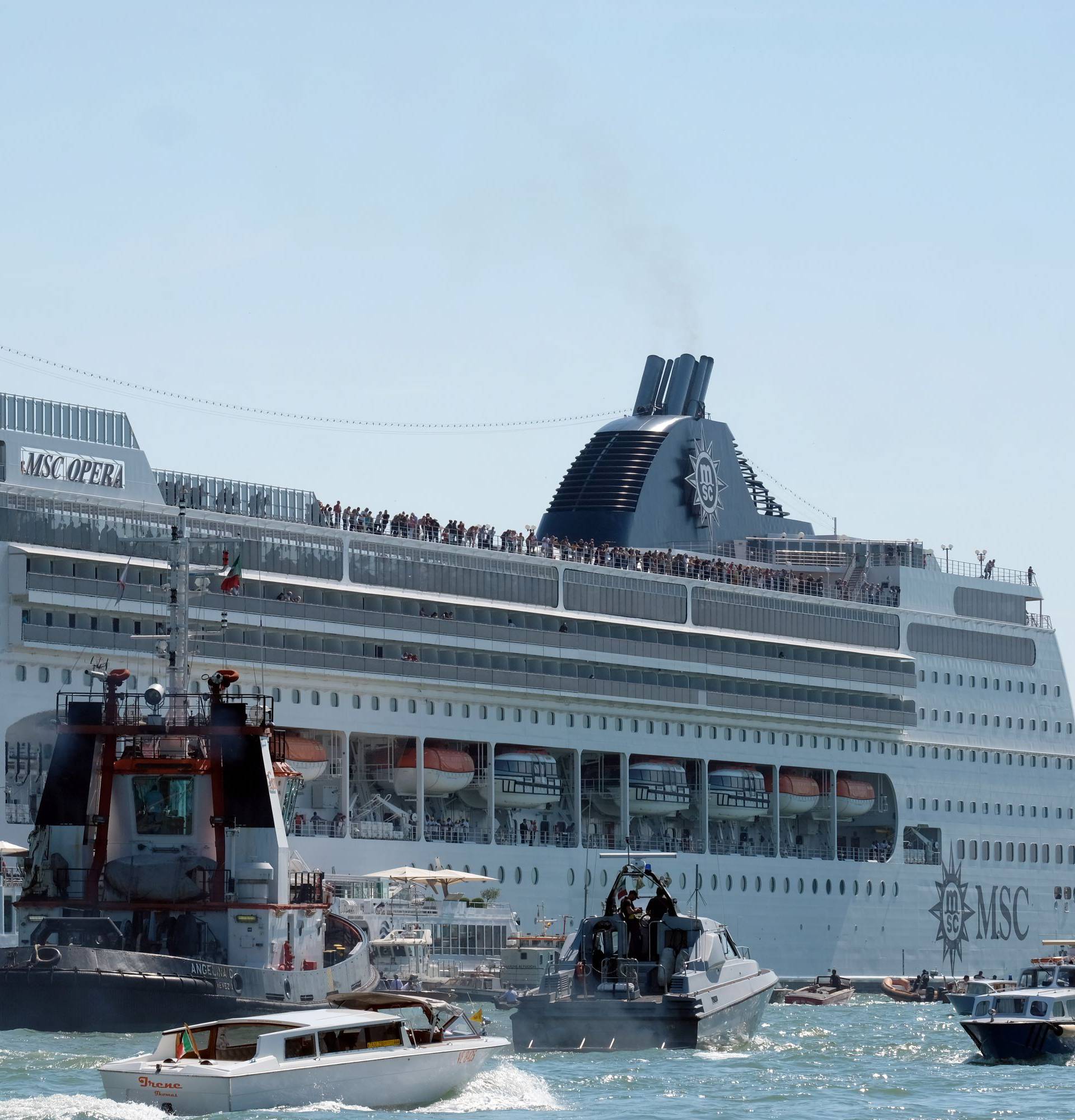 Sudar brodova u Veneciji: Ljudi u panici bježali pred kruzerom!
