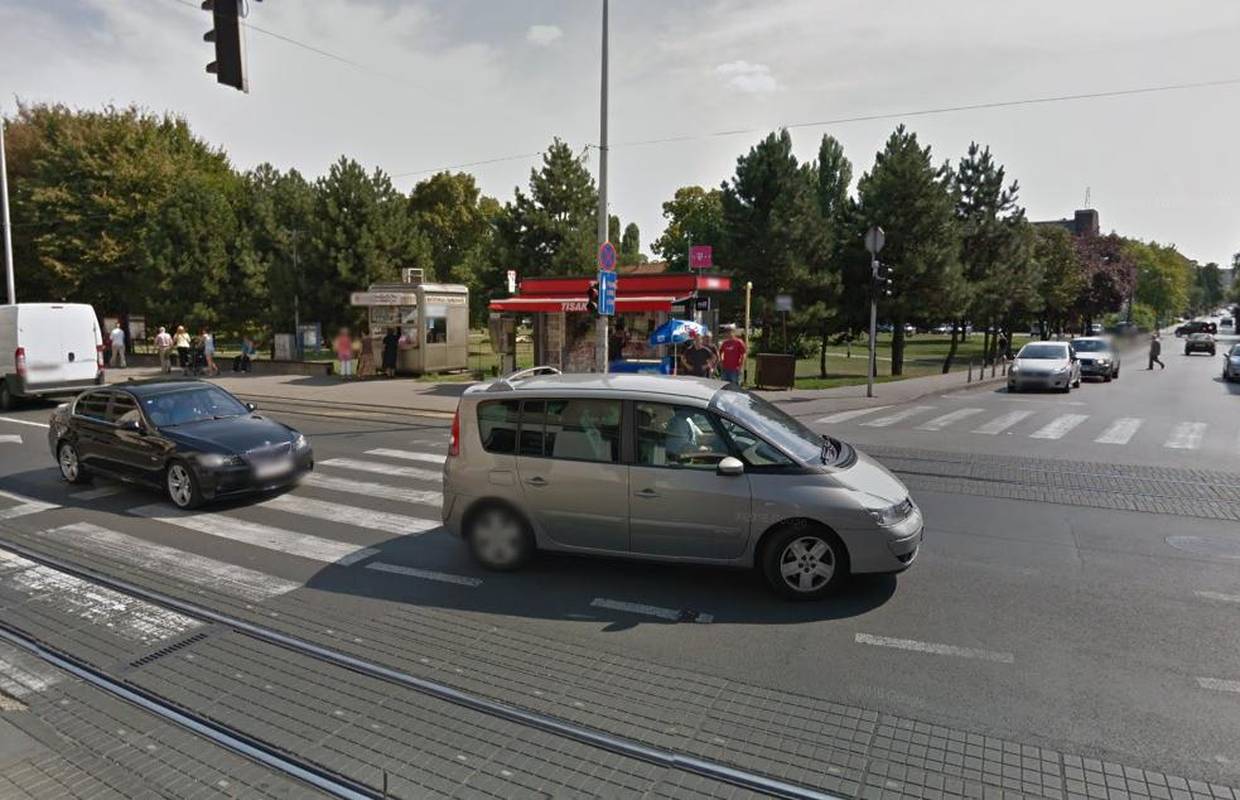 Sudarili se auto i motor: Vozač motocikla je završio u bolnici...