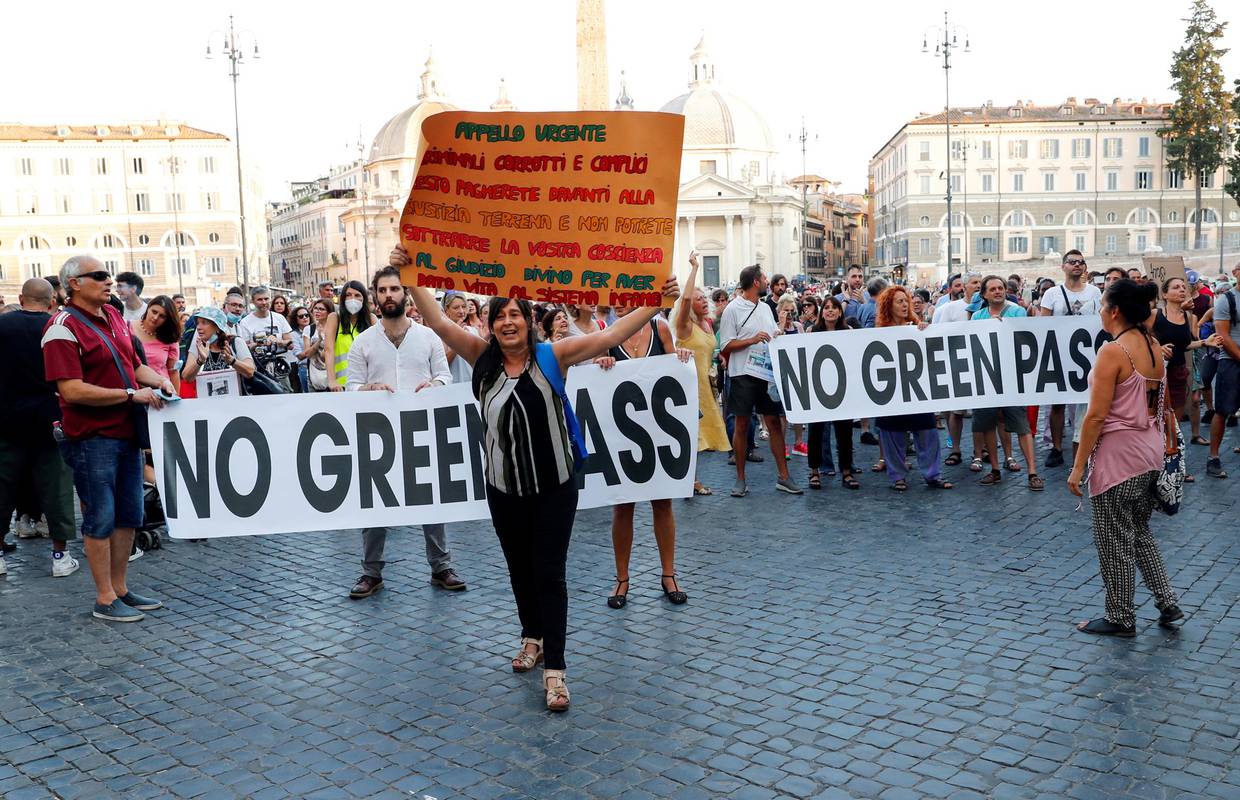 Izbili prosvjedi u Italiji: Za 23 milijuna zaposlenih od danas obavezna covid potvrda
