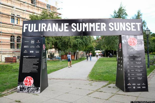 Zagreb: Atmosferu na Trgu J.J. Strossmayera gdje se održava Ljetni festival 