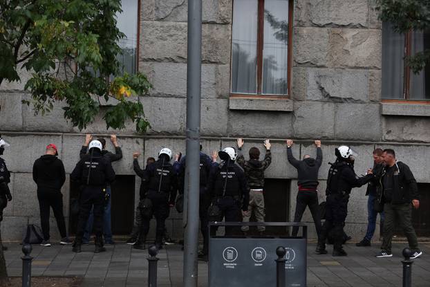 Beograd: Policija je blokirala protivnike Europrajda 