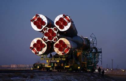 Udar mikrometeoroida mogao bi biti uzrok trosatnog curenja ruske svemirske letjelice Sojuz