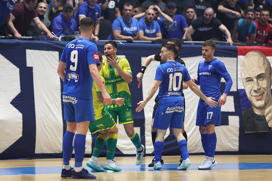 Zagreb: 3. utakmica polufinala HMNL: Futsal Dinamo - Futsal Pula