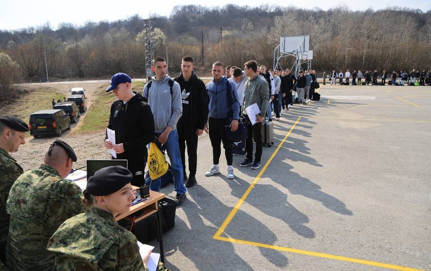 Ministar Anušić i general Kundid na prvom danu TVO-a na Slunju