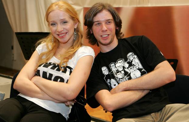 ARHIVA - Zagreb: Natjecatelji i mentori prve sezone emisije 'Zvijezde pjevaju'