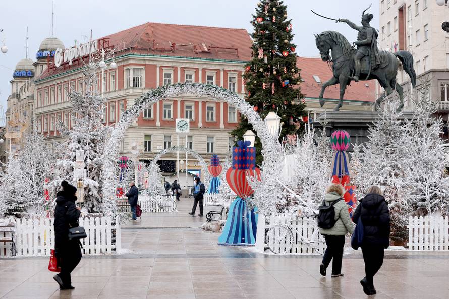 Zagreb: Zima počela, snijeg samo na božićnim dekoracijama