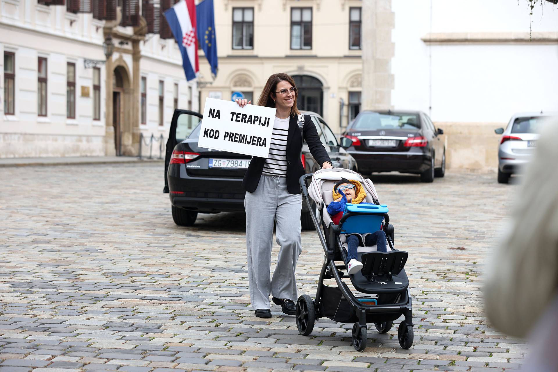 Zagreb: Marica Mikulić sa sinom Antom odlazi iz Banskih dvora nakon sastanka s Plenkovićem