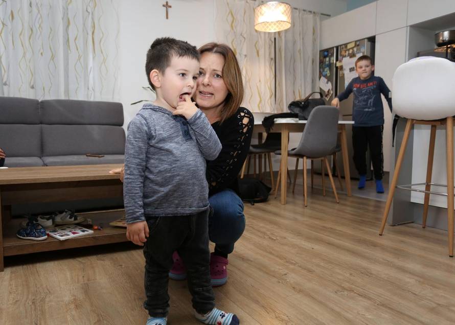 Draga, pa mali ima 5 kg! Beba Mihael nije stao ni u pidžamicu