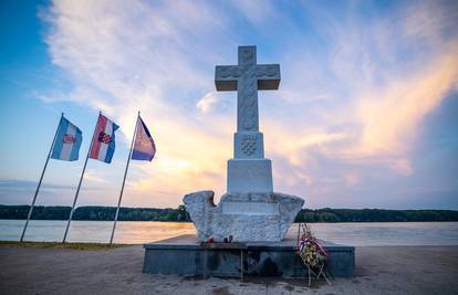 FOTO Zalazak Sunca u Vukovaru obojio je nebo divnim bojama