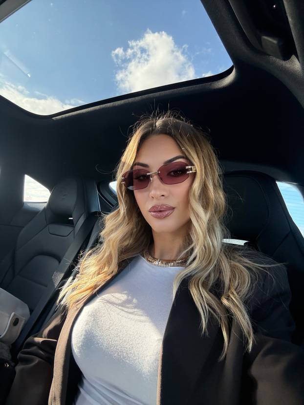 FOTO Talijanska voditeljica je konkurencija Diletti Leotti pred kamerama! Bila je i misica...