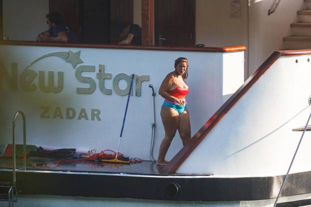 Vela Luka: Iva Todorić na kupanju 