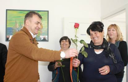 Svim radnicama darovao ružu, 200 kuna i  jedan slobodan dan