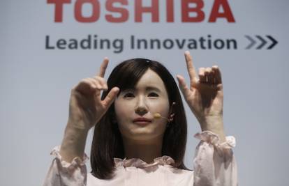 Aiko je Toshibin android koji komunicira znakovnim jezikom