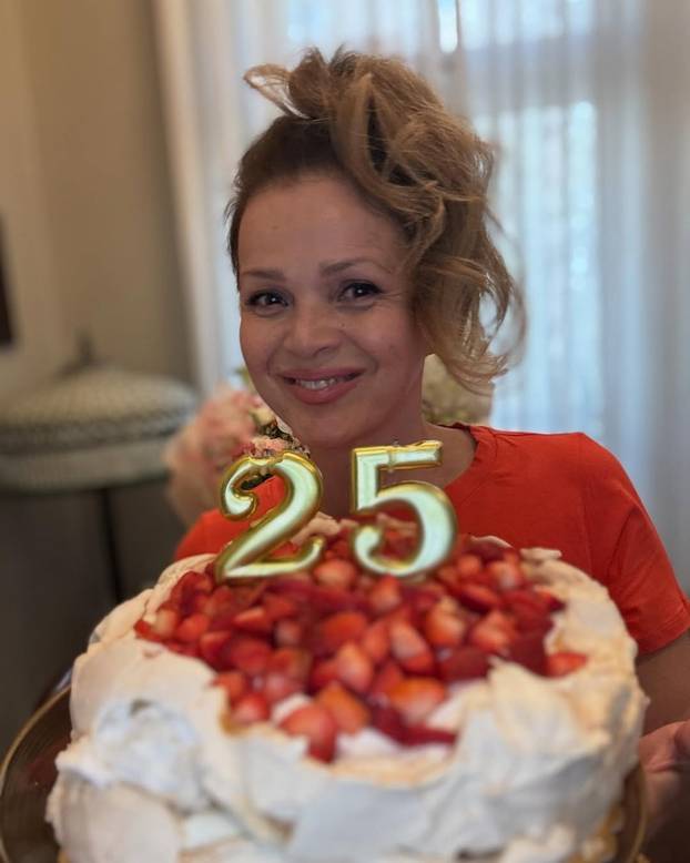 FOTO Evo kako su naši poznati proveli Uskrs: Neki bili na špici, drugi pokazali sređene domove