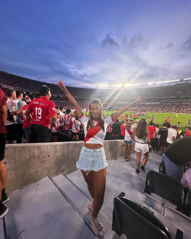 FOTO Bujna Argentinka upala u hotel omiljene ekipe i ostvarila san. Samo, zaboravila je nešto