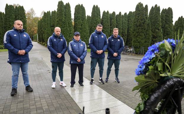 Vukovar: Delegacija Dinama položila vijenac kod spomenika na Memorijanom groblju