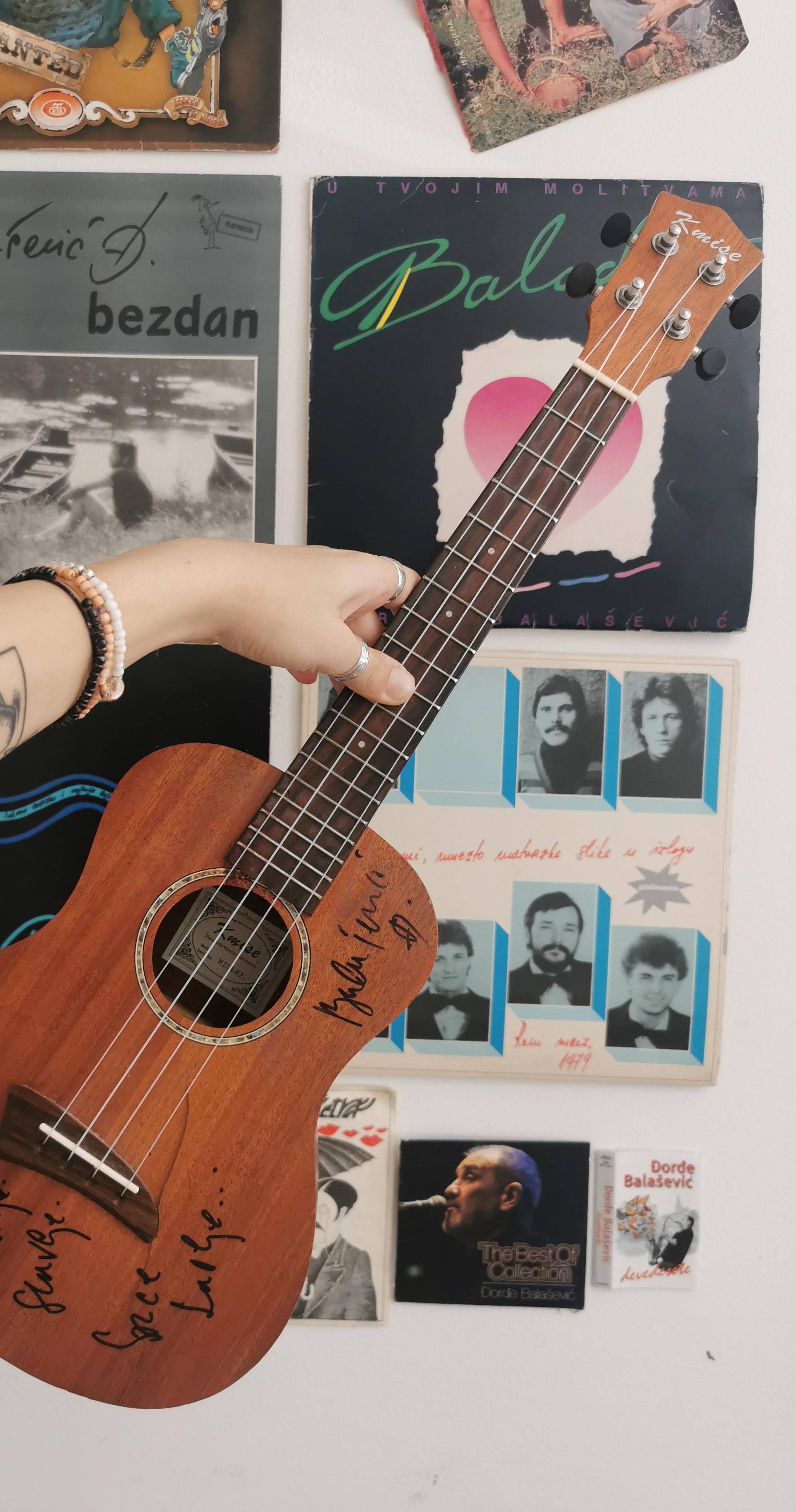 Kći Mihaljevića satima svirala ukulele za Đoleta: Napisao joj je posvetu na instrumentu...