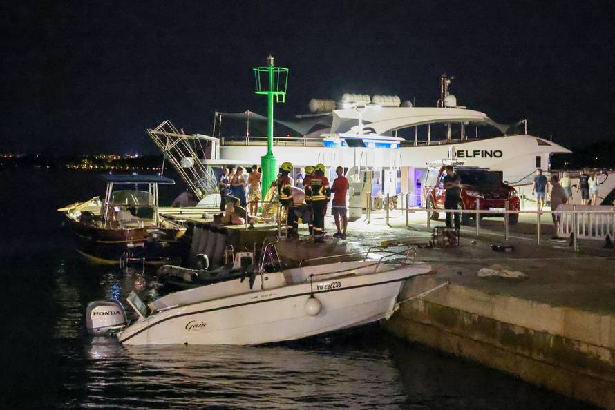 Rovinj: Gliser se zabio u rivu