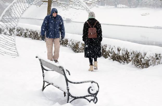 Snijeg je prekrio Sisak 