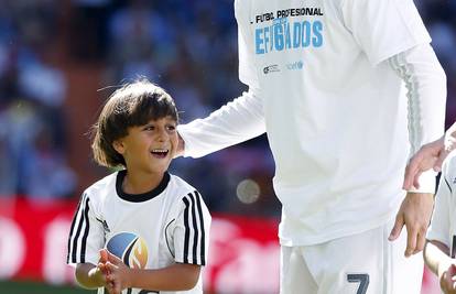 Maleni Zied izašao na teren s Ronaldom, obitelj u loži Reala